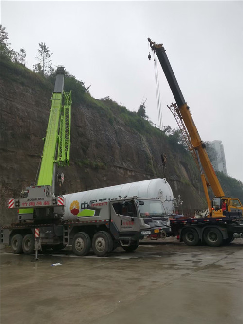 横峰县“不怕风雨冻”—— 吊车的 “恶劣环境适应” 技术